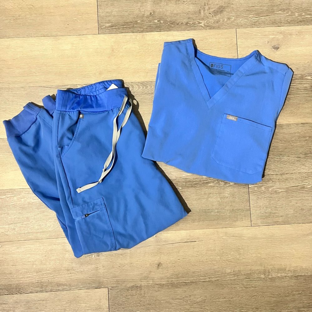 FIGS Ceil Blue Bundle / Catarina one pocket & high waisted joggers